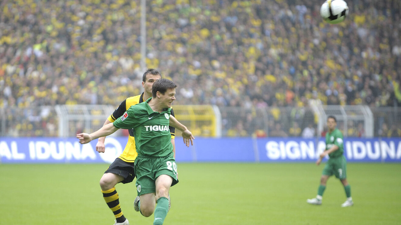 Ehemaliger VfL-Wolfsburg-Spieler Sascha Riether bei seinem Kopfballtreffer gegen Borussia Dortmund.