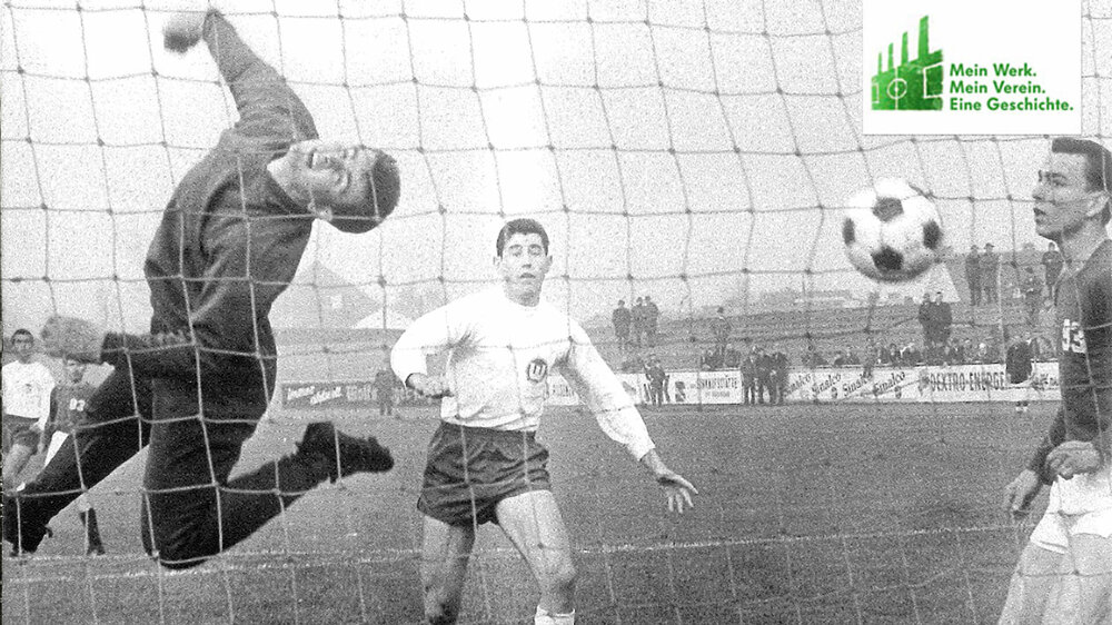 Klaus Jura während eines Spiels des VfL Wolfsburg in den 60er-Jahren. 