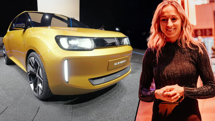 VfL-Wolfsburg-Spielerin Kathy Hendrich auf der Volkswagen Premiere neben dem neuen ID-Modell..