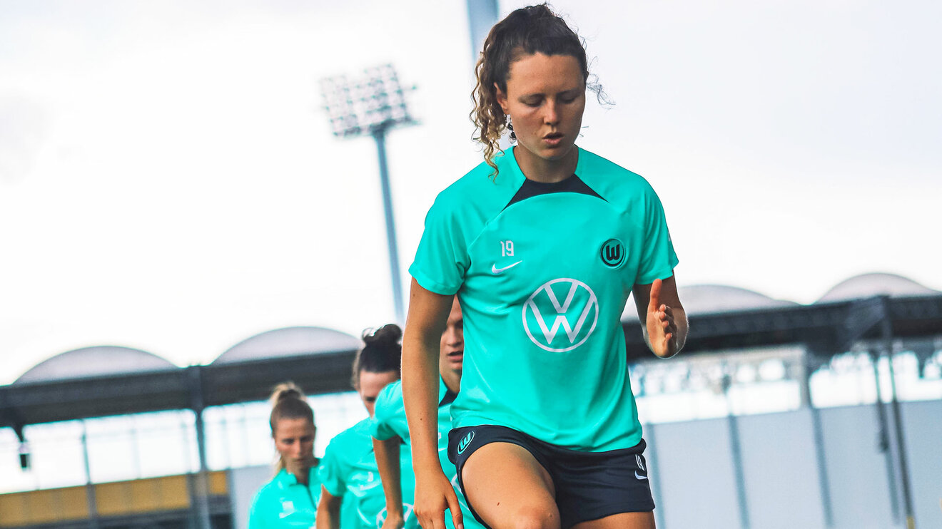 VfL Wolfsburg Spielerin Kalma beim Training.