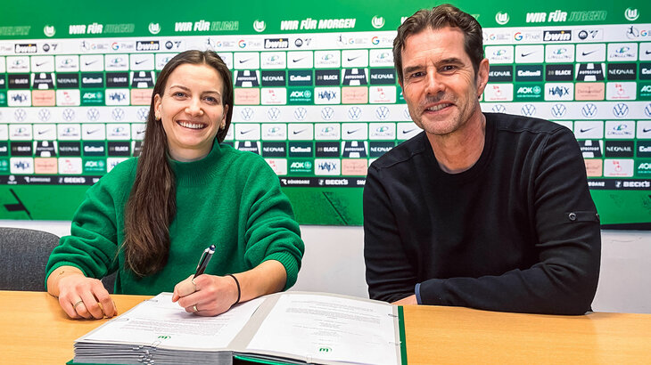 VfL-Wolfsburg-Spielerin Joelle Wedemeyer unterschreibt ihren Vertrag. Sie verlängert bis 2026 beim VfL Wolfsburg.