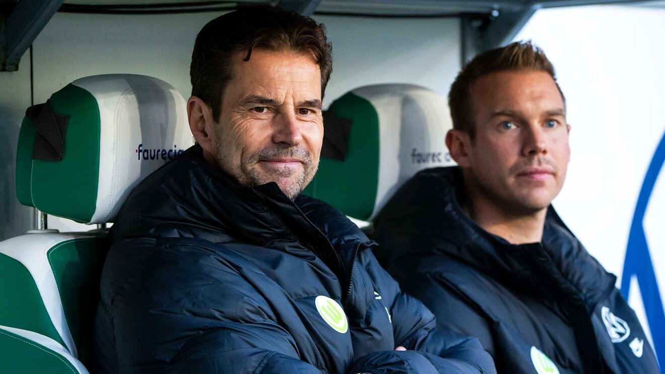 VfL-Wolfsburg-Sportdirektor Kellermann zusammen mit Trainer Tommy Stroot.