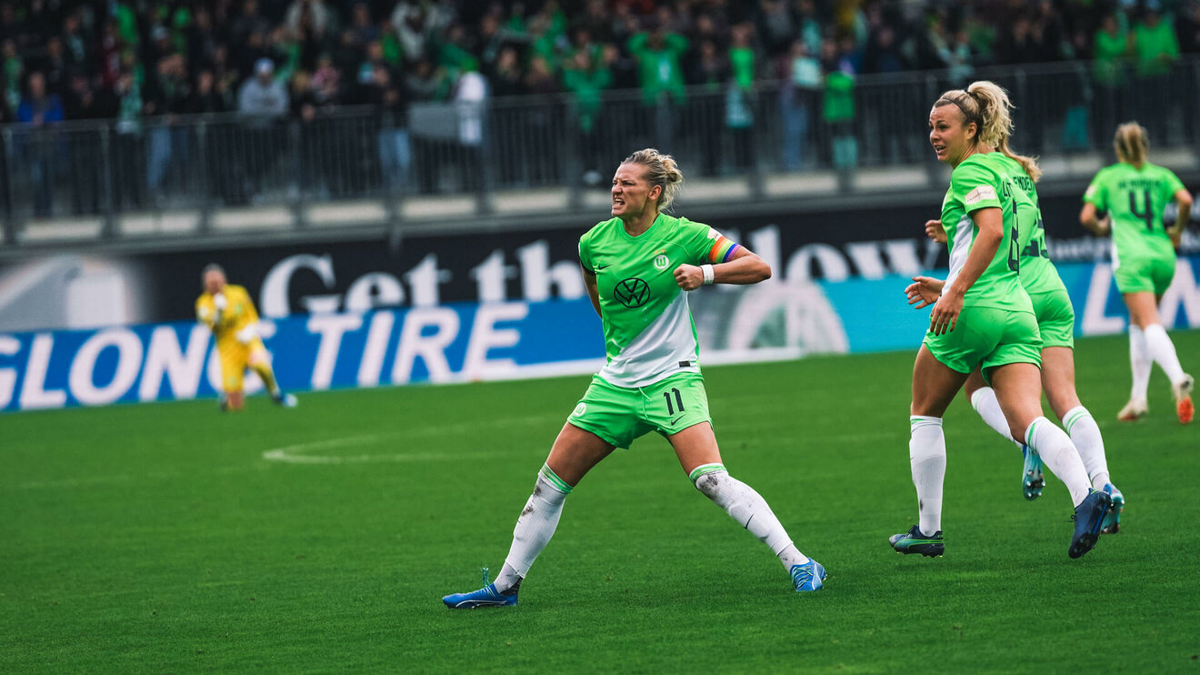 Die VfL-Wolfsburg-Spielerin Alex Popp jubelt nach ihrem Tor.