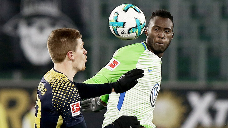 Josuha Guilavogui in a duel during the game against RB Leipzig. 