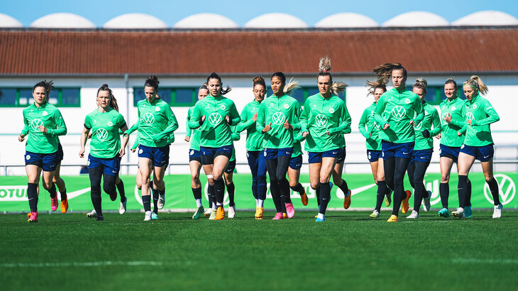 Die Spielerinnen des VfL Wolfsburg im Training.