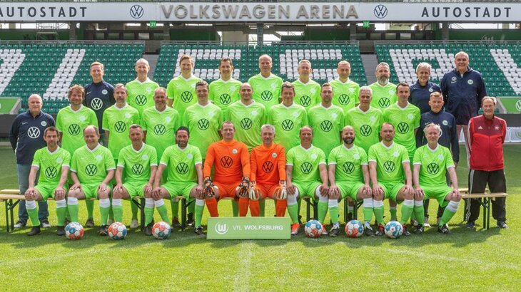 Ein Mannschaftsbild der Senioren-Auswahl vom VfL Wolfsburg.