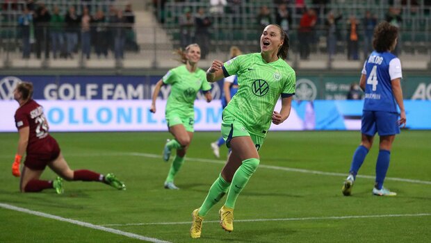 Die Spielerin des VfL-Wolfsburg Ewa Pajor bei einem Torjubel gegen den SKN St. Pölten.