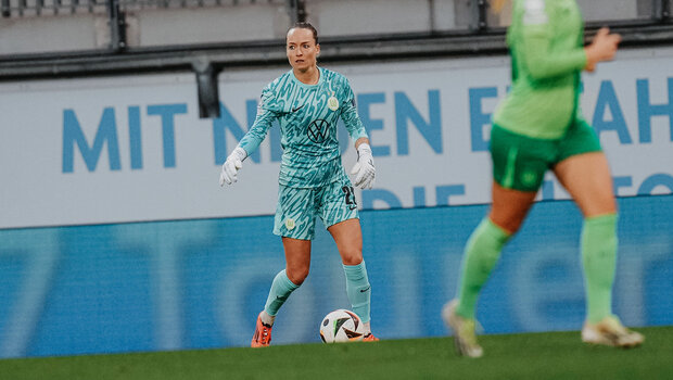Lisa Schmitz, Torhüterin des VfL Wolfsburg beim Spiel gegen FC Florenz.