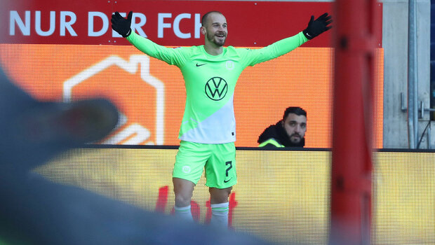 Der VfL-Wolfsburg-Spieler Vaclav Cerny beim Torjubel.