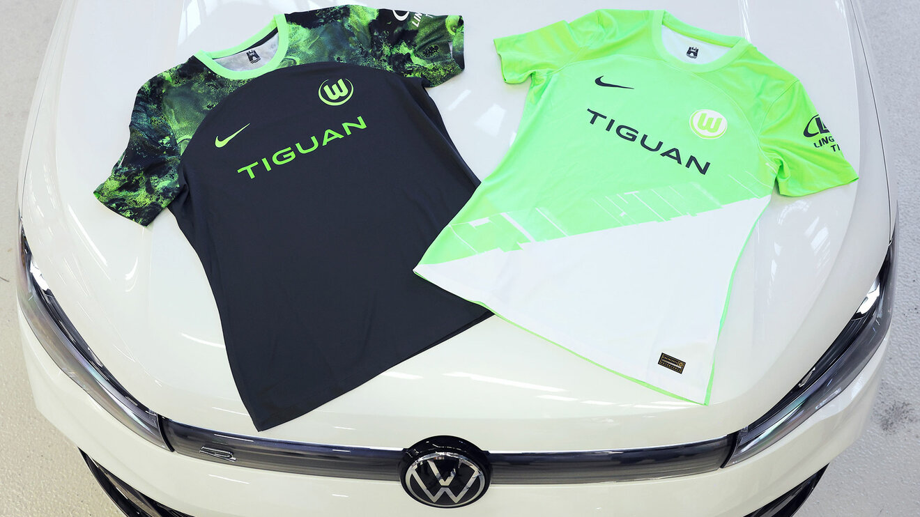 VfL Wolfsburg Trikots mit dem neuen Tiguan Logo.