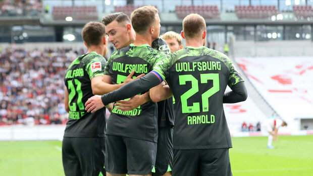 Die VfL-Wolfsburg-Spieler jubeln nach einem Tor.