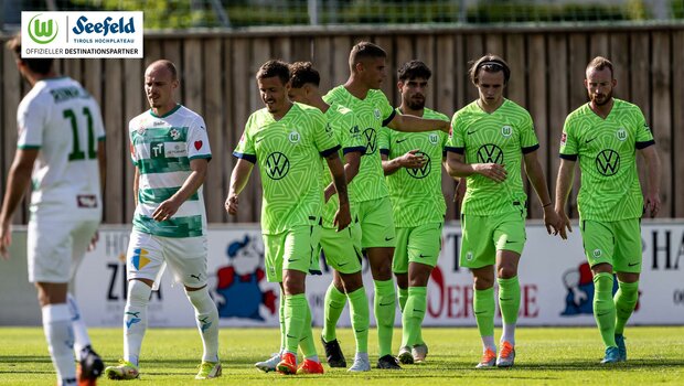 Die Spieler des VfL Wolfsburg beim Spiel gegen WSG Tirol.