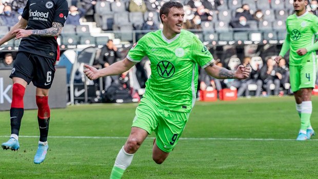 Der VfL Wolfsburg-Spieler Max Kruse jubelt nach seinem Tor.