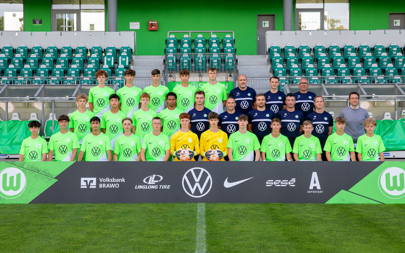 Mannschaftsbild der U16 vom VfL Wolfsburg.