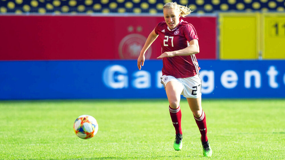 Pauline Bremer im Sprint während eines Länderspiels der DFB-Frauen.