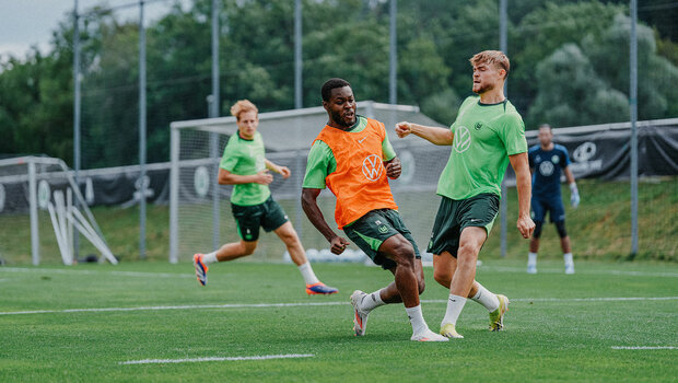 VfL-Wolfsburg-Spieler Ridle Baku im Training.