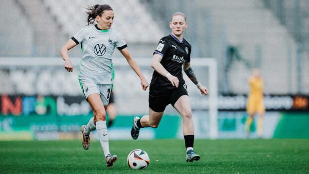 Die VfL-Wolfsburg-Spielerin Joelle Wedemeyer im Zweikampf.