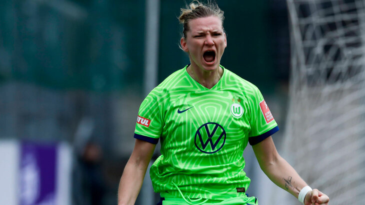 Alexandra Popp vom VfL Wolfsburg jubelt lautstark.