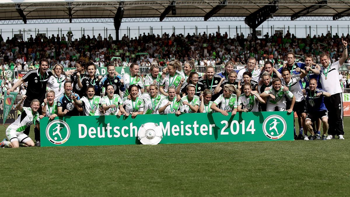 Das offizielle Foto des Deutschen Meisters 2014 der VfL Wolfsburg Frauen.