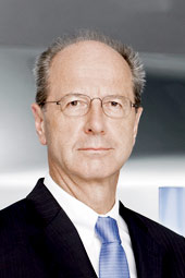 Ein Porträtbild des stellvertretenden Vorsitzenden des Aufsichtsrats des VfL Wolfsburg.