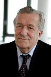 Ein Porträtbild des Aufsichtsratsmitglieds Rolf Schnellecke.