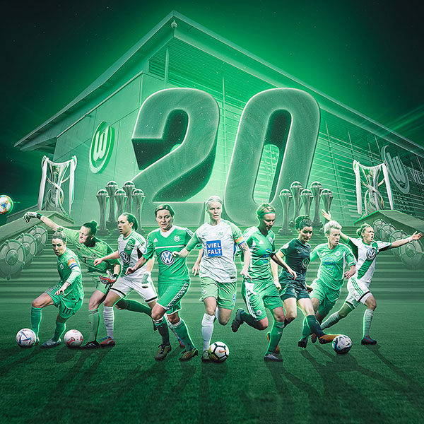 Die ehemaligen und aktuellen Spielerinnen des VfL Wolfsburg laufen am Ball vor der Zahl 20.