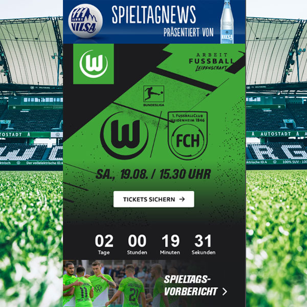 Ein Mailing vom VfL Wolfsburg vor dem Rasen der Volkswagen Arena.