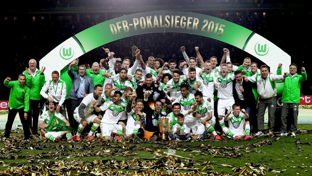 Das offizielle Foto vom VfL Wolfsburg als DFB-Pokalsieger.